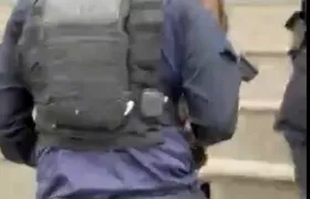 Homem é preso após esfaquear adolescente de 16 anos a caminho da escola