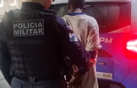 Homem é preso após ser flagrado com porta de alumínio furtada em Niterói