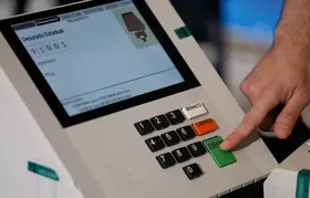 Idoso morre enquanto aguardava na fila para votar no Rio