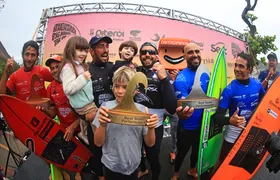 Lucas Chumbo e Pedro Scooby vencem o Itacoatiara Big Wave 2026 na categoria Time Masculino