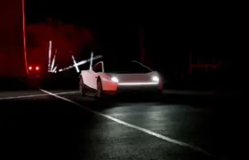 O futuro chegou? Tesla apresenta carro que voa, gira no ar e anda de cabeça para baixo; vídeo