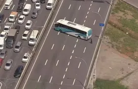 Ônibus com estudantes são atacados por criminosos armados na Linha Vermelha
