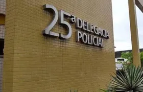 Polícia Civil prende dupla transportando mais de 2.500 litros de matéria-prima para fabricação de loló