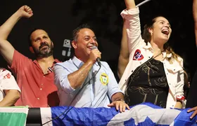 Rodrigo Neves comemora vitória de Lula na Praia de Icaraí