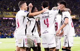 Vasco sofre no fim, mas segura o Boca e vence a primeira partida da semifinal na Sul-Americana