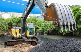 Limpa Rio realiza manutenção no Rio Brandoas, em Neves