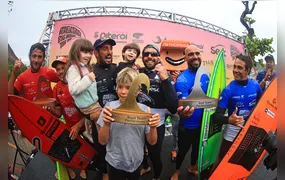 Lucas Chumbo e Pedro Scooby vencem o Itacoatiara Big Wave 2026 na categoria Time Masculino