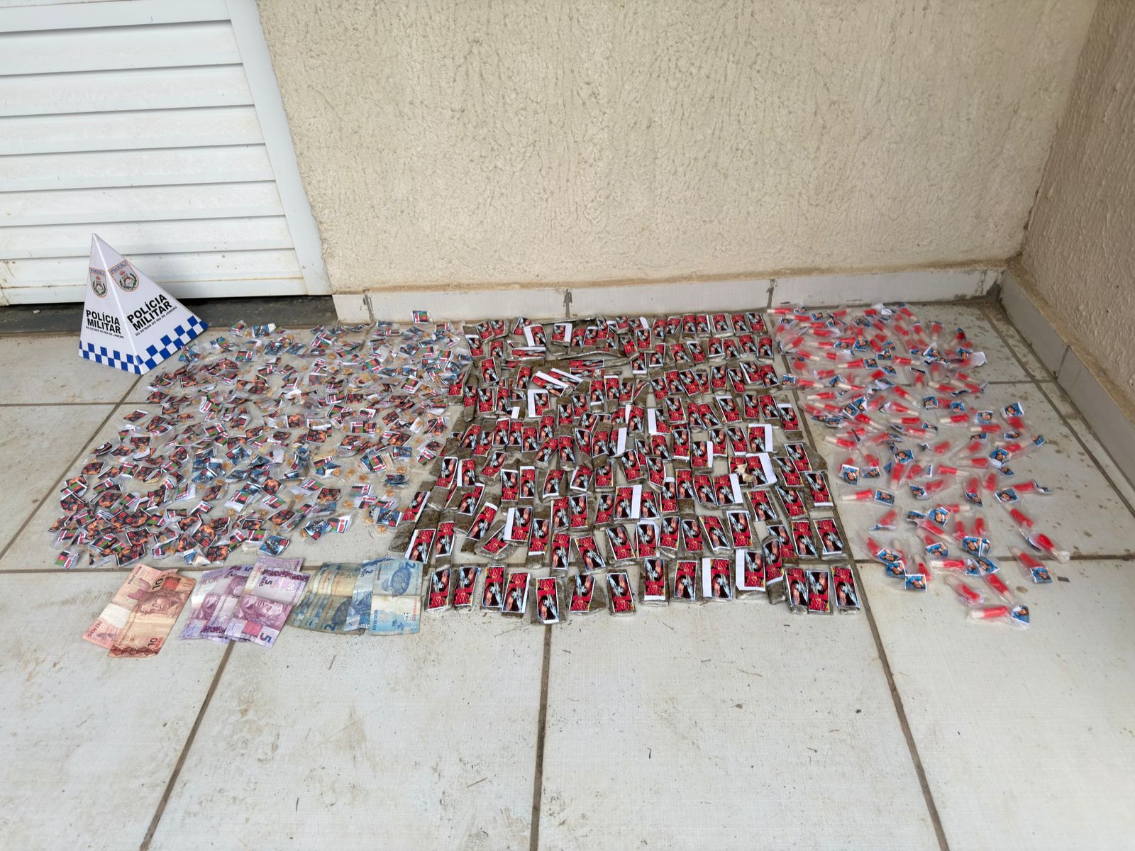 Operação da PM prende 5 suspeitos, entre eles acusados de participação de roubo em condomínio em Itaboraí