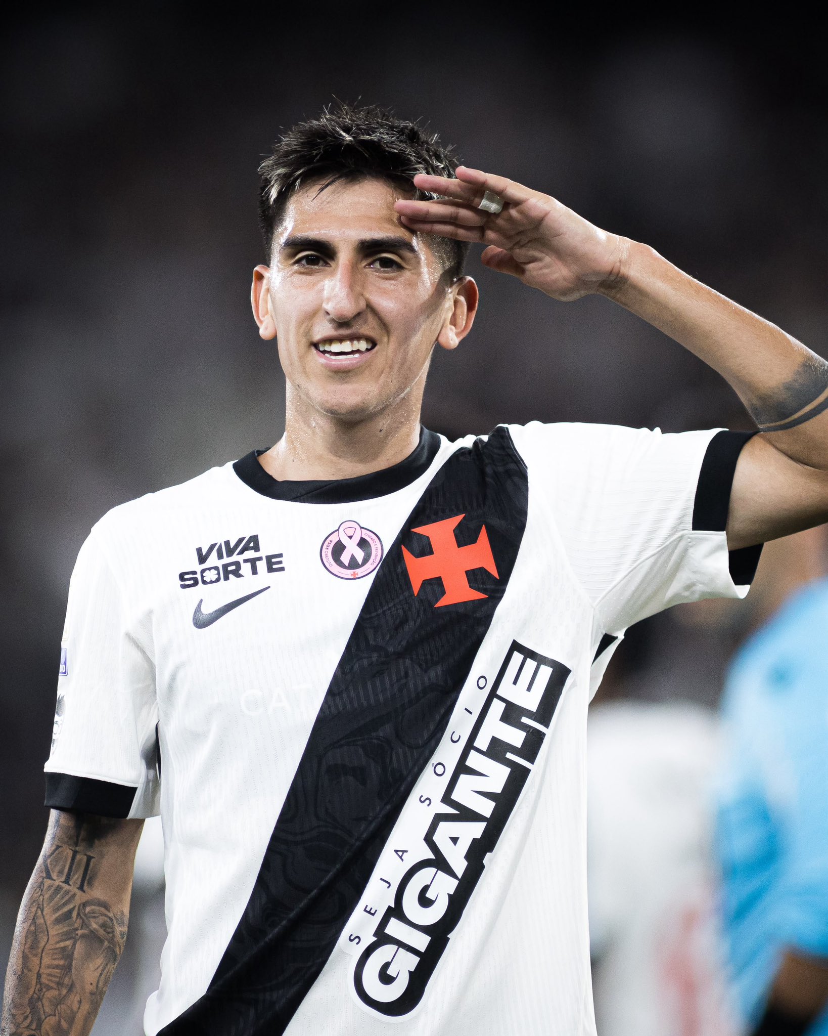 Vasco vence o Botafogo por 2 a 1 no Nilton Santos e chega à terceira vitória seguida no Brasileirão