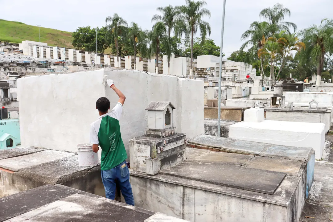 Os quatro cemitérios municipais - São Miguel, São Gonçalo, Ipiíba e Pacheco - estarão abertos entre 8h às 17h