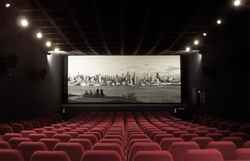 Para a reabertura dos cinemas, é necessário cuidados extras à adequação das instalações