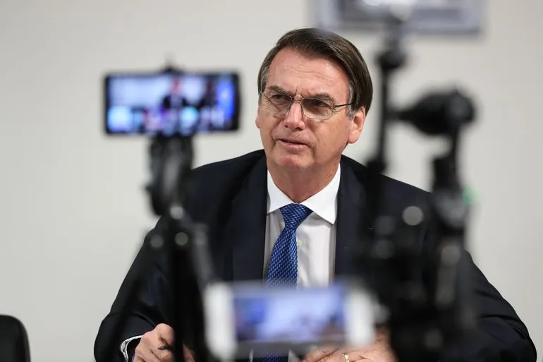 Presidente Bolsonaro falou com apoiadores na portar do Palácio da Alvorada, em uma transmissão da internet