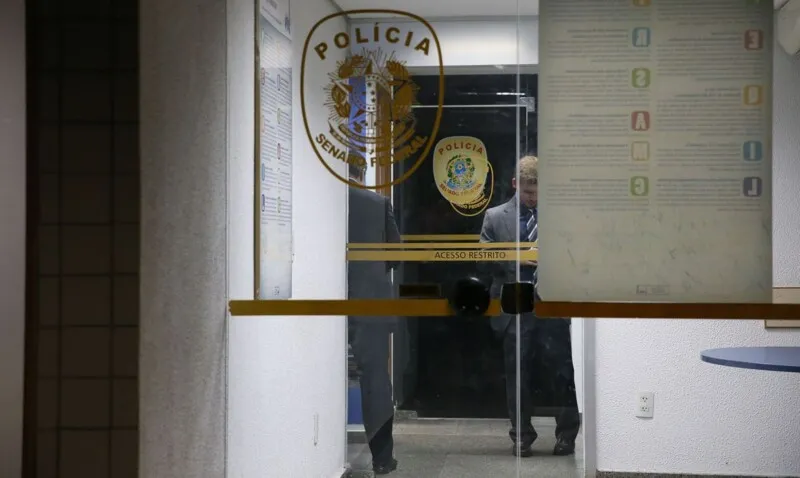 Imagem ilustrativa da imagem Senado aprova uso civil de identidade de policiais legislativos