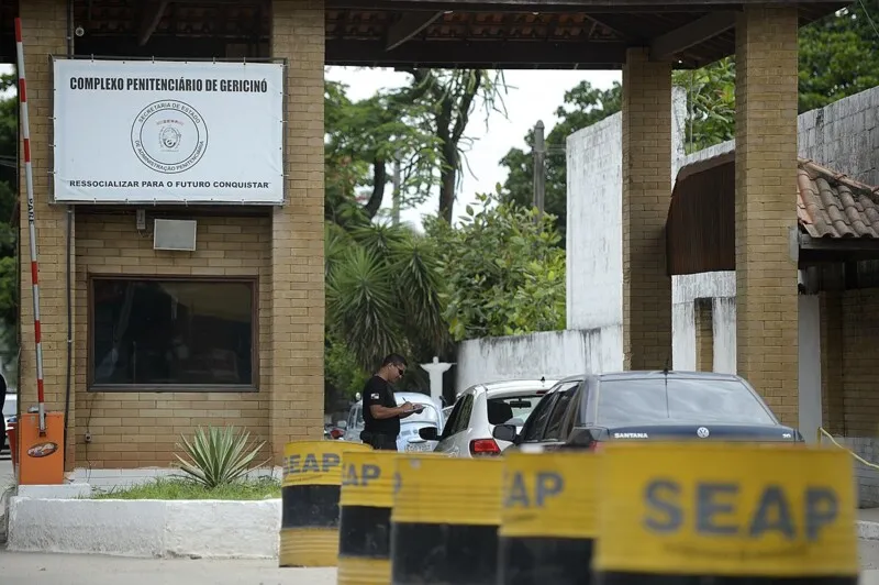 Os mandados foram expedidos pela 2ª Vara Criminal de Bangu 