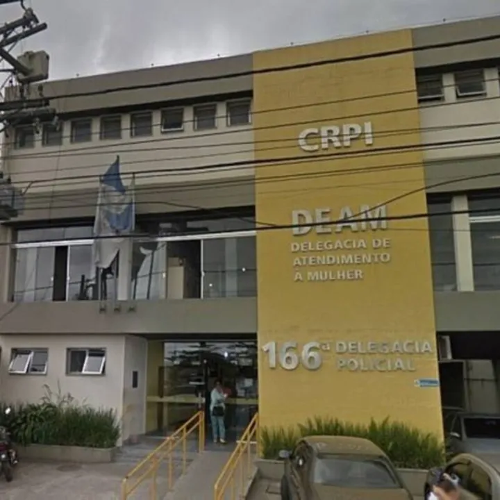  Ele possui outras seis anotações criminais