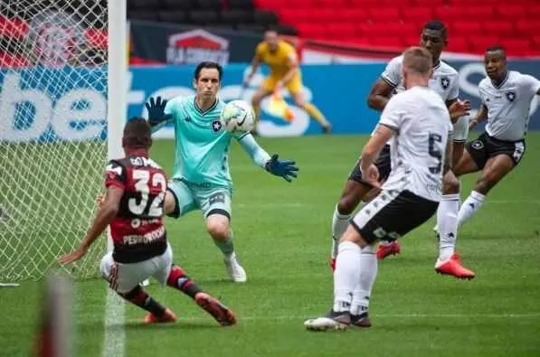 O jogo foi de igual a igual e não houve superioridade por parte de nenhuma das equipes