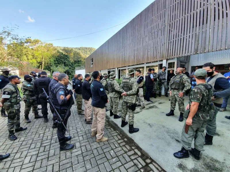 Esse tipo de ocupação vem progredindo nos limites imediatos e no interior de áreas protegidas