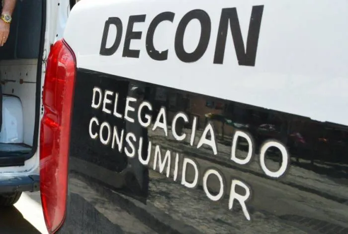  No local, os agentes da DECON encontraram diversas irregularidades