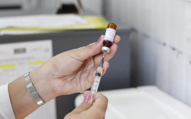 Serão 15 milhões de doses importadas de mês em mês