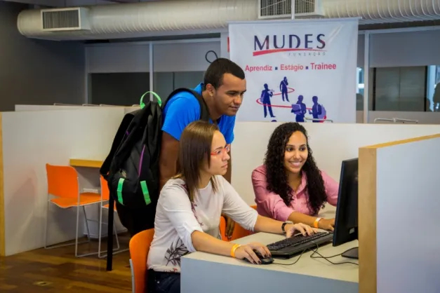 As carreiras do ensino superior com o maior número de vagas são Administração