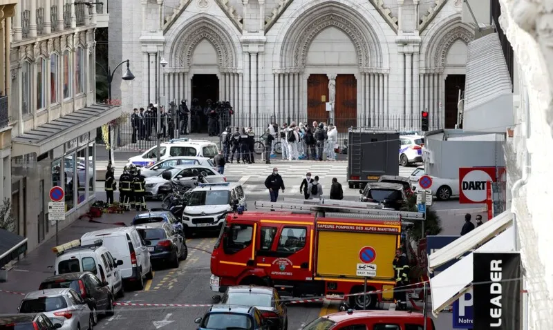 Área em frente à Basílica de Notre-Dame de Nice, na França, foi isolada.