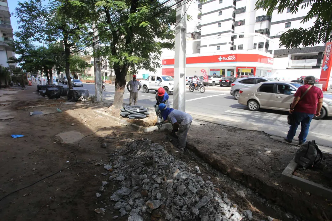 Imagem ilustrativa da imagem Obras de alargamento da Rua Doutor Paulo Alves, no Ingá, seguem avançando
