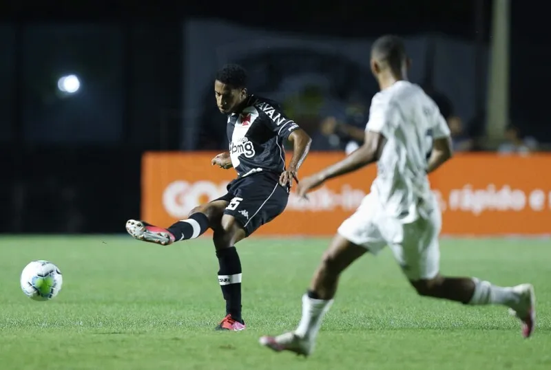 Miranda foi um dos destaques do Vasco diante do Athletico