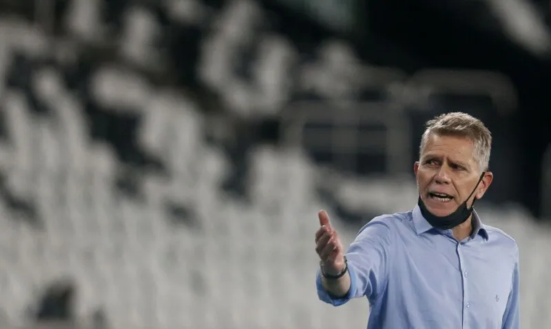 Paulo Autuori deixa o Botafogo após derrota para o Bahia na última quarta (30)