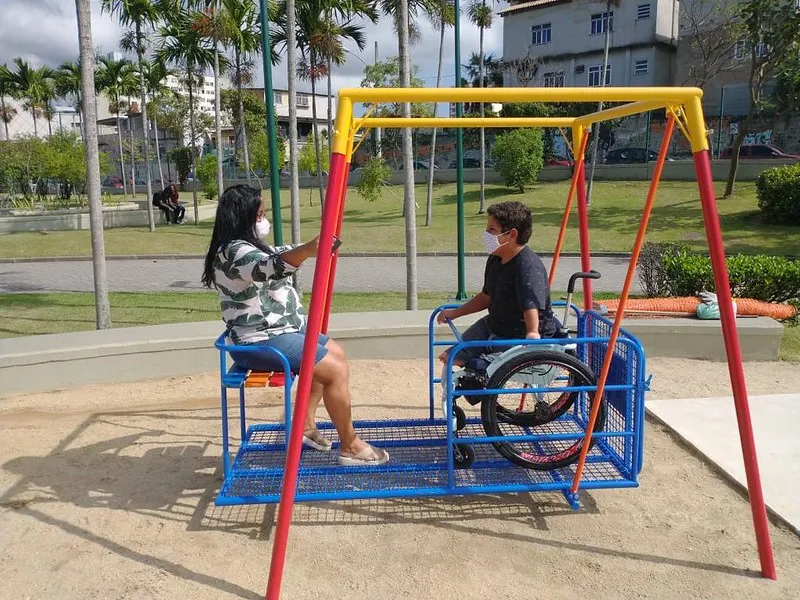 O balanço seria instalado em março, mas os planos foram adiados devido à pandemia de Covid-19