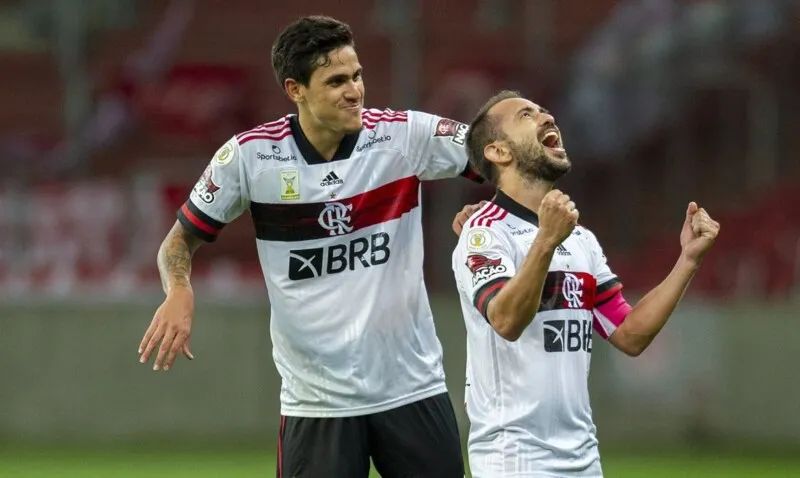 Everton Ribeiro empatou para o Flamengo no fim do jogo
