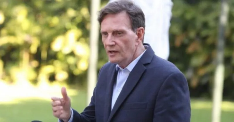 Imagem ilustrativa da imagem Prefeito Marcelo Crivella e vereador são intimados para retirar propaganda eleitoral em postes públicos