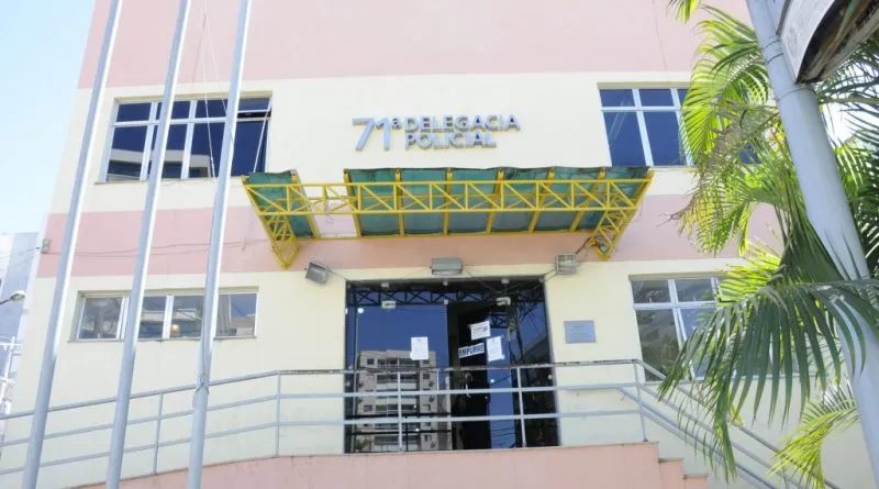 A criança tinha queimaduras de cigarro espalhadas por todo o corpo