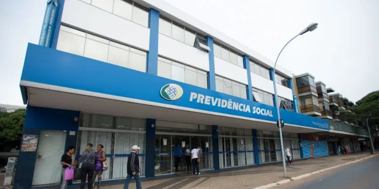 Imagem ilustrativa da imagem AGU garante retorno dos médicos peritos do INSS ao trabalho