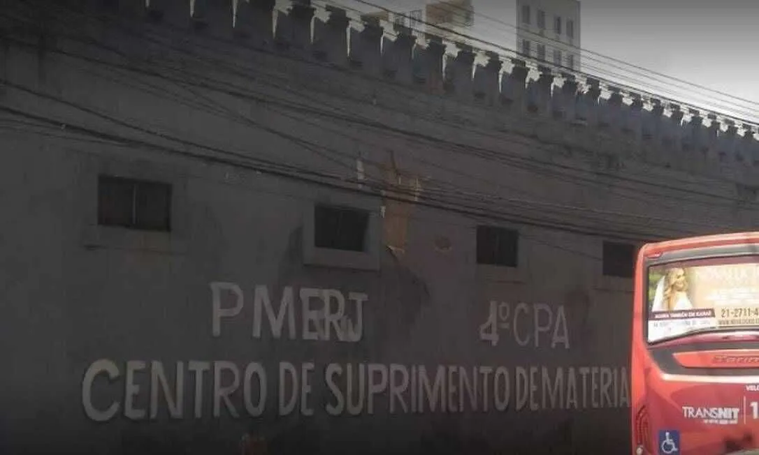 Imagem ilustrativa da imagem Três policiais são denunciados após sumiço de armas em base da PM em Niterói