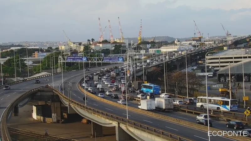 Motoristas enfrentam engarrafamento na ponte sentido Rio