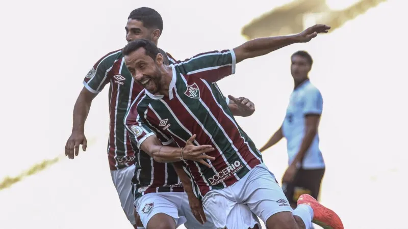 Nenê marca dois gols em jogo contra o Corinthians