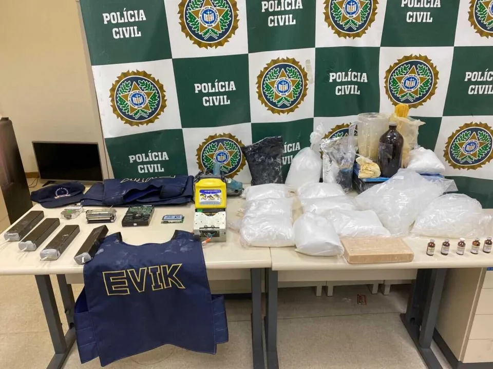 Dois homens foram presos em flagrante por tráfico de drogas e associação para o tráfico