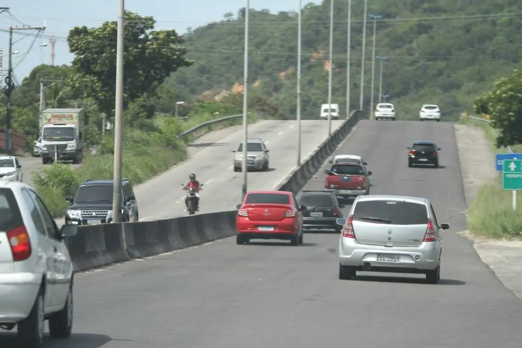 O acidente deixou dois motociclistas levemente feridos