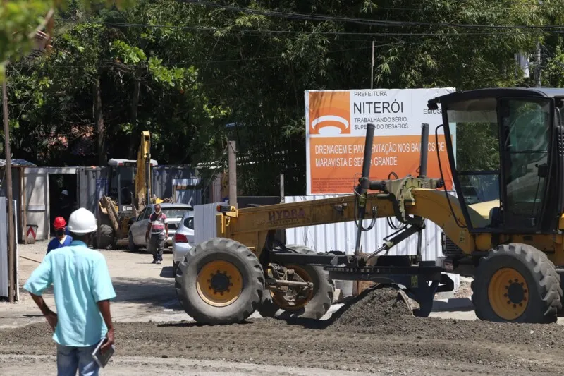 Imagem ilustrativa da imagem Obras de drenagem e pavimentação nos bairros Serra Grande e Maravista avançam
