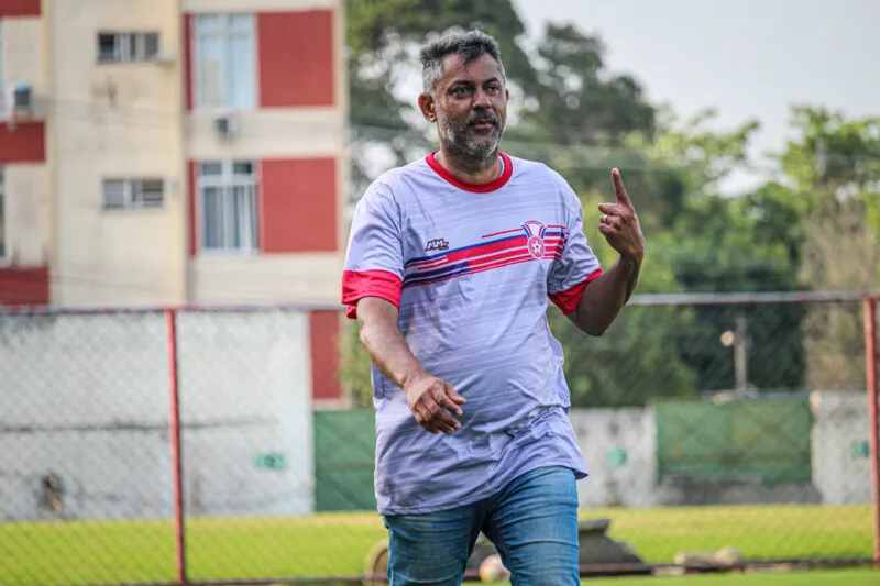 Junior Gomes é o treinador do Gonçalense FC 
