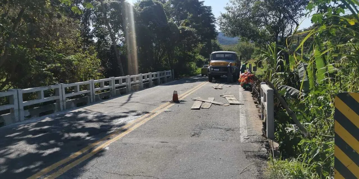 Obra no o trecho entre a entrada do Espraiado e a entrada de Ponta Negra, em Manoel Ribeiro