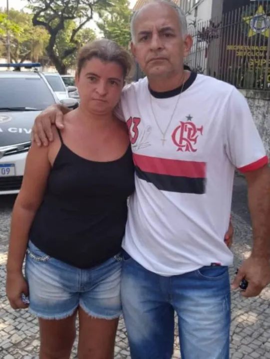 Um tio de Sheila foi buscá-la na DHNISG 