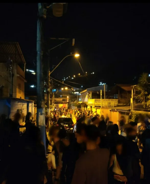 Evento na Rua da Feira contou com músicas provocativas ao TCP