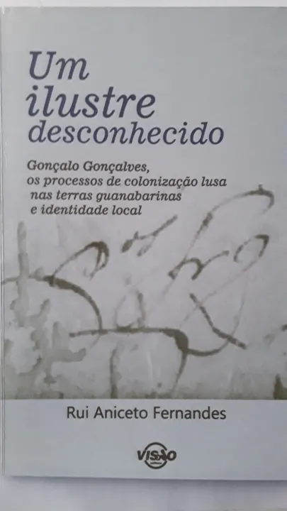 O autor do livro é o professor Rui Aniceto Fernandes