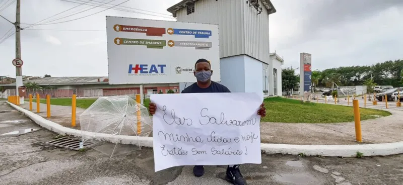 Douglas de Oliveira, fundador do Projeto Primeira Chance, resolveu "acampar" na porta do hospital 