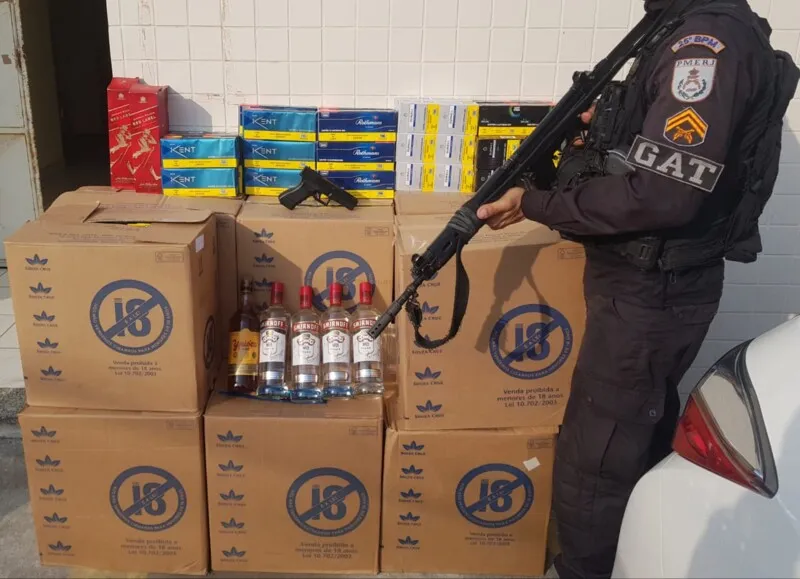 Imagem ilustrativa da imagem Integrantes de quadrilha de roubo de carga de cigarros são presos em Cabo Frio