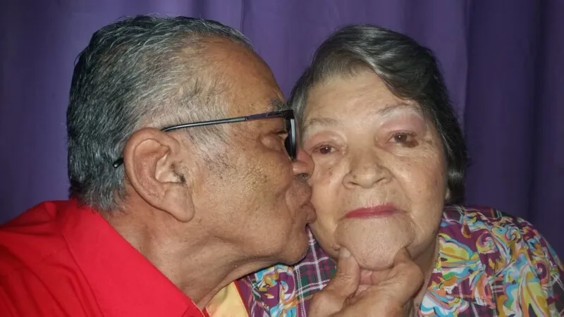 O casal comemora seus 60 anos de casamento 