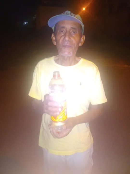 Idoso tem 2 filhos adultos e mora sozinho com a esposa
