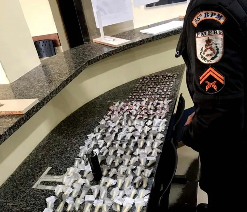 Jovem estava com maconha e cocaína 