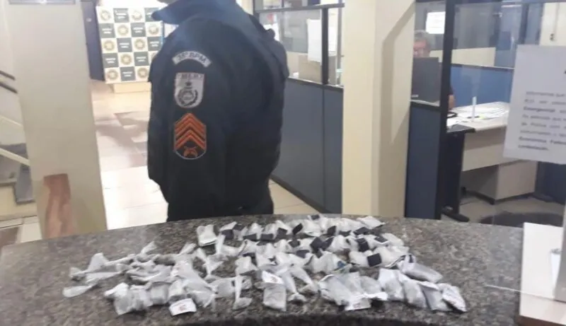 Drogas foram achadas com dupla na Ampliação